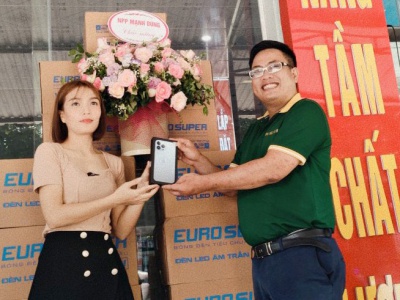 CHÚC MỪNG ĐẠI LÝ TRUNG HƯỚNG NHẬN ĐƯỢC IPHONE 13 PROMAX